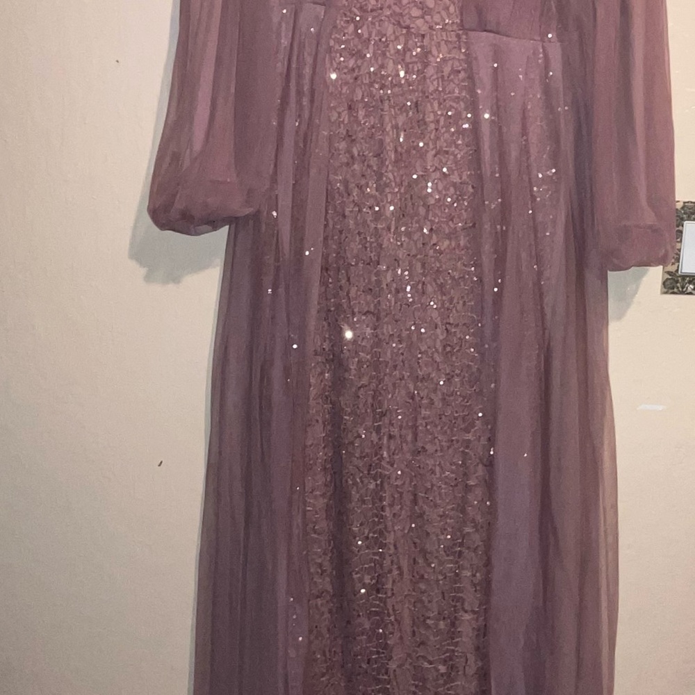 UrbanModesty Mauve Lace Dress - Picture 5 of 7